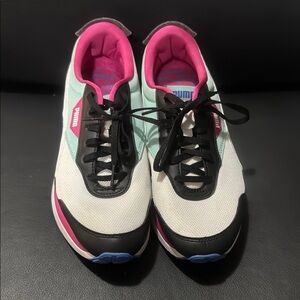 Puma Black and White Sneakers Sleek‎ Modern Design